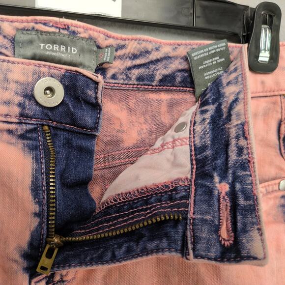Torrid Pink Acid Wash Stretch Denim Jean Shorts Women's 12 Raw Fringe 33x4.5" - Picture 7 of 10